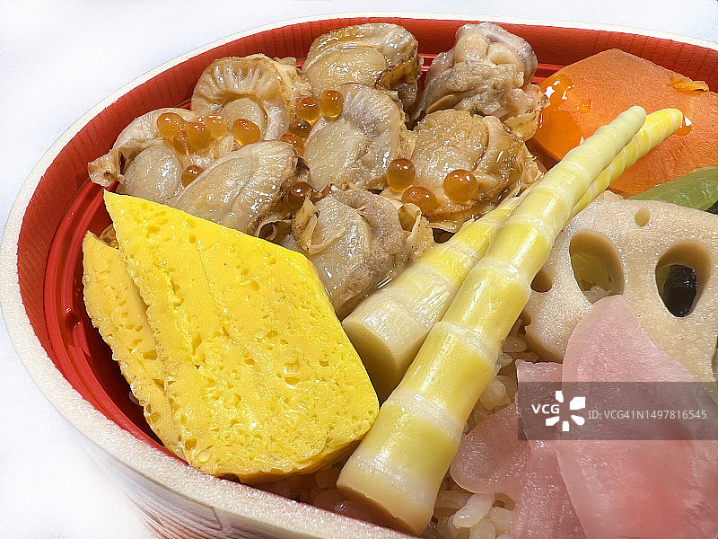 曲げわっぱ便当盒中的姬竹笋图片素材