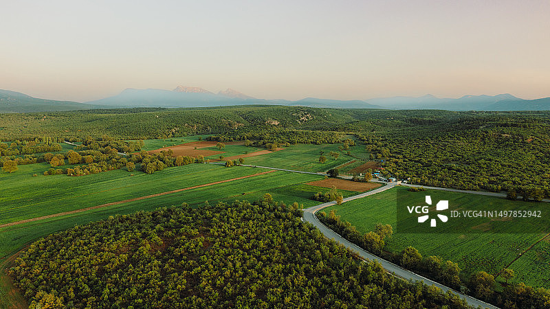 土耳其日落时分的山景航拍视角，中东图片素材