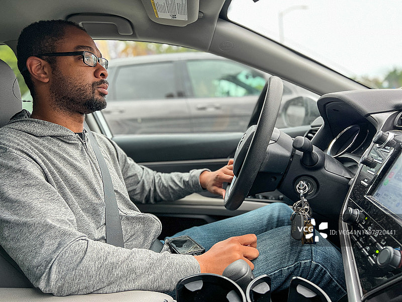 自闭症男子肖像图片素材