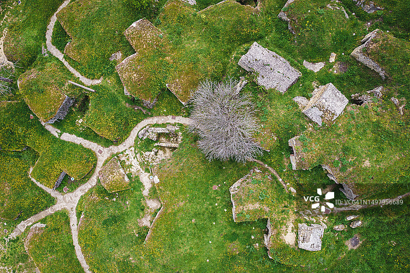 意大利巴斯利卡塔区皮耶特拉加拉的葡萄酒酿造棕榈结构鸟瞰图，皮耶特拉加拉的古老乡村房屋图片素材