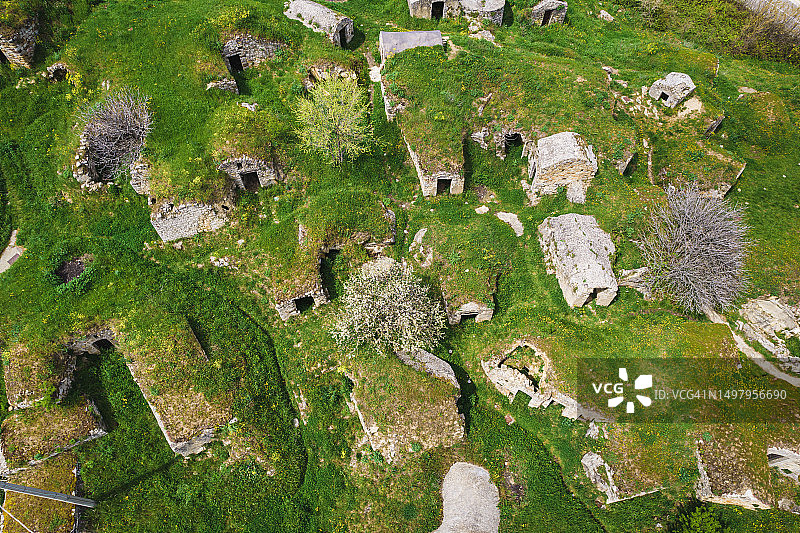 意大利巴斯利卡塔区皮耶特拉加拉的葡萄酒酿造棕榈结构鸟瞰图，皮耶特拉加拉的古老乡村房屋图片素材