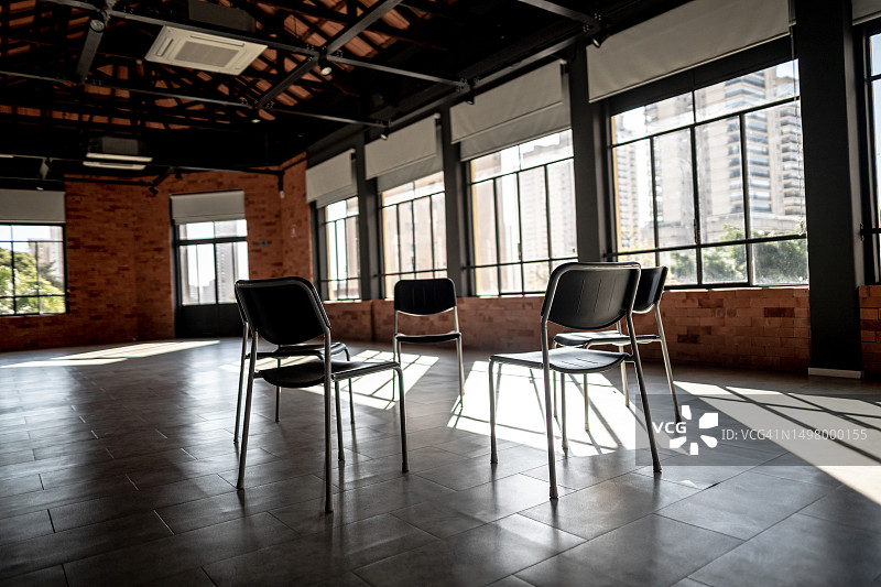 无人的团体治疗用椅子图片素材