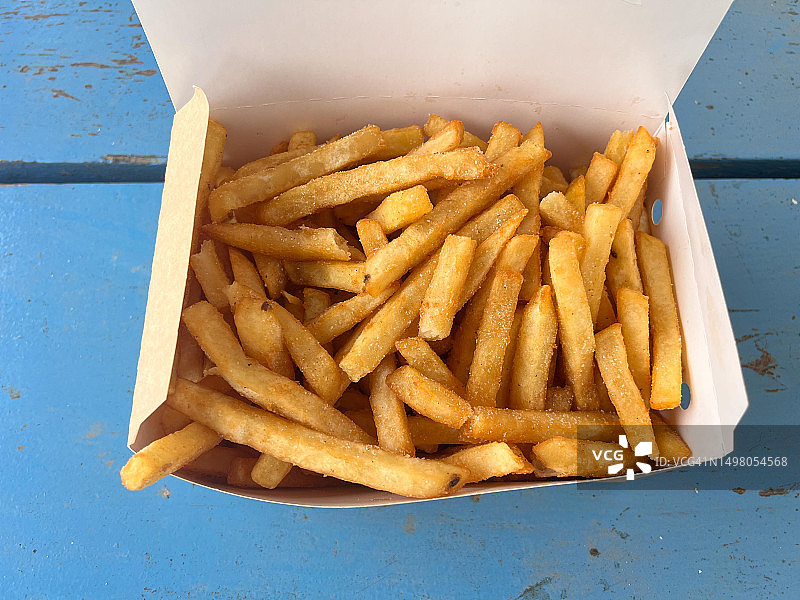 外卖盒里的炸薯条图片素材