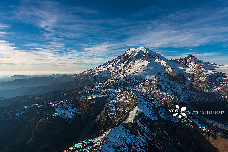 雷尼尔山东南坡航拍图片素材