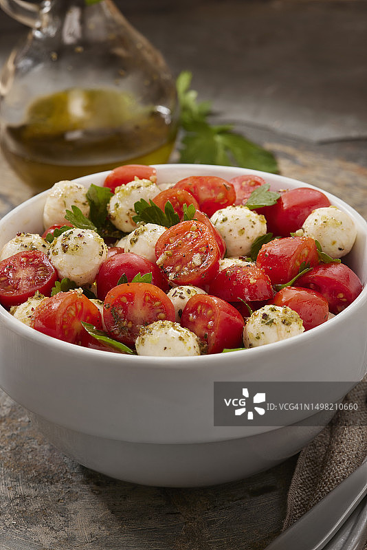 番茄马苏里拉沙拉图片素材