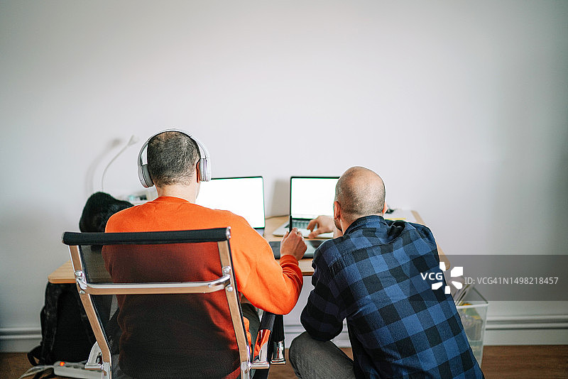 在家工作，笔记本电脑，西班牙图片素材