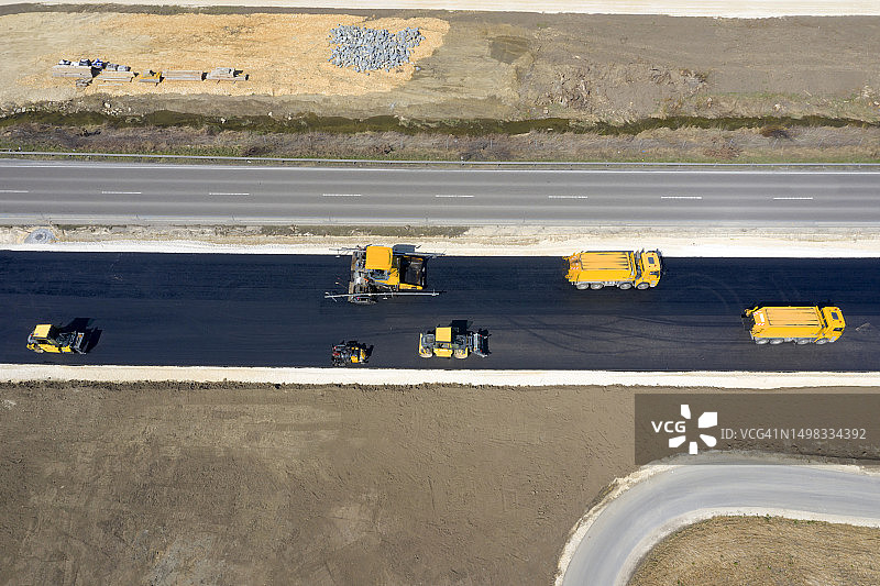 新路沥青铺设工程（航拍视角）图片素材