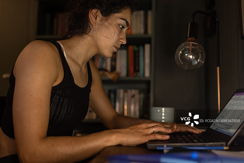 假期远程办公图片素材