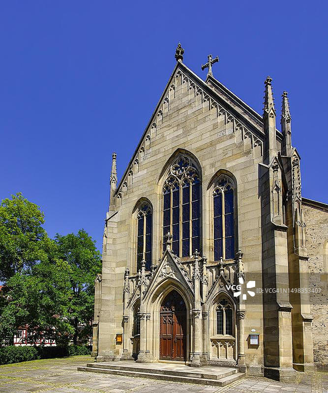 德国巴登-符腾堡州代廷根的基督新教教堂西侧视角图片素材