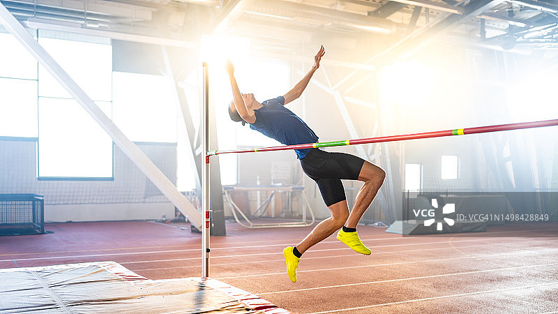 运动员撑杆跳高图片素材