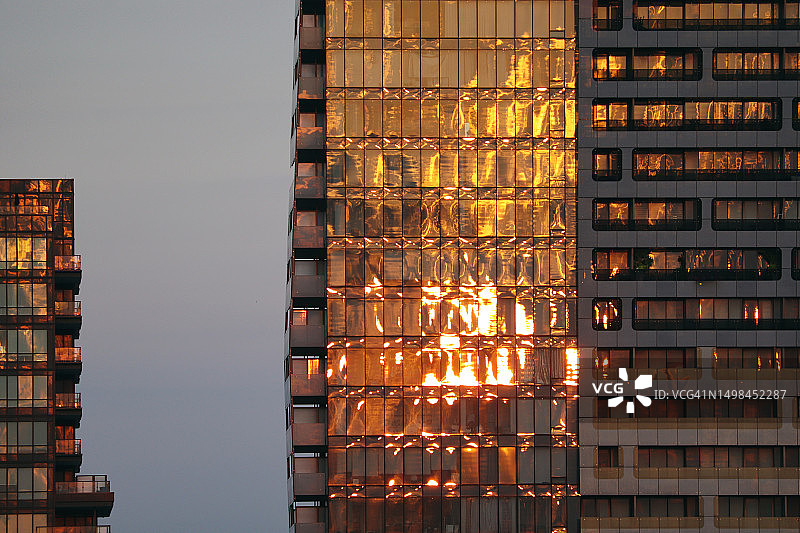 日出倒影图片素材