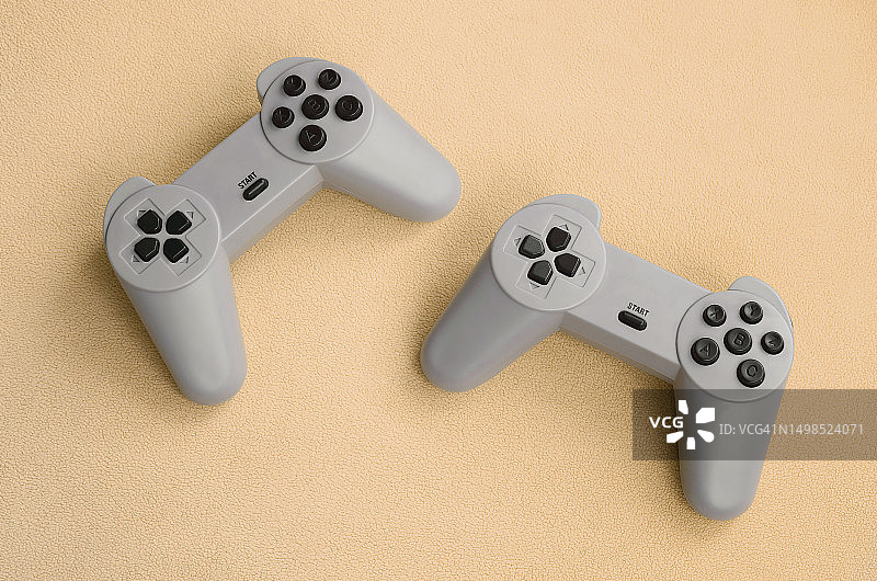 高角度拍摄的桌上监控摄像头图片素材