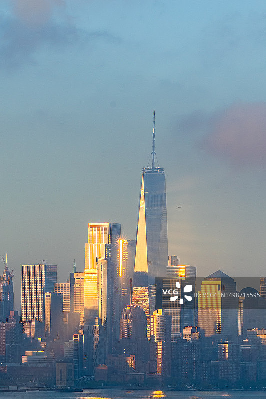 美国纽约城市建筑风光，多云图片素材