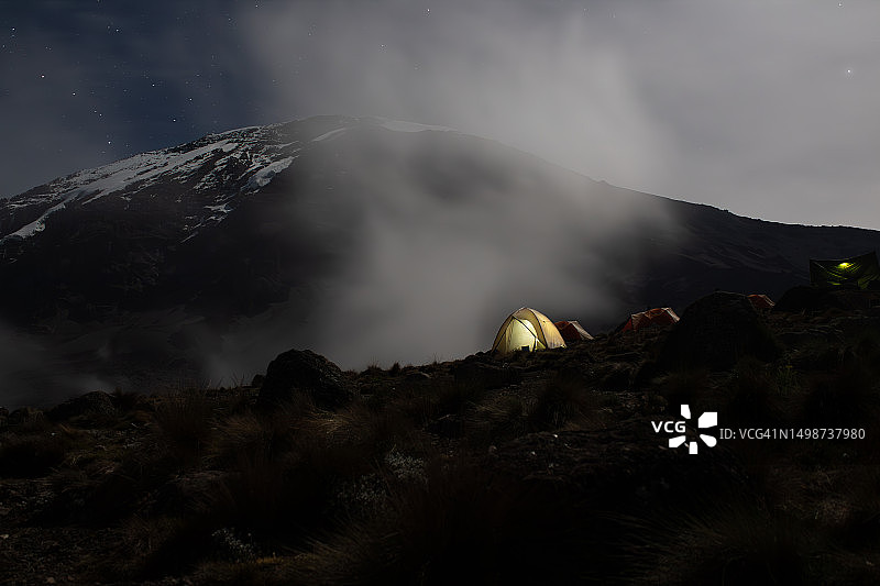 坦桑尼亚乞力马扎罗山的壮丽山景图片素材