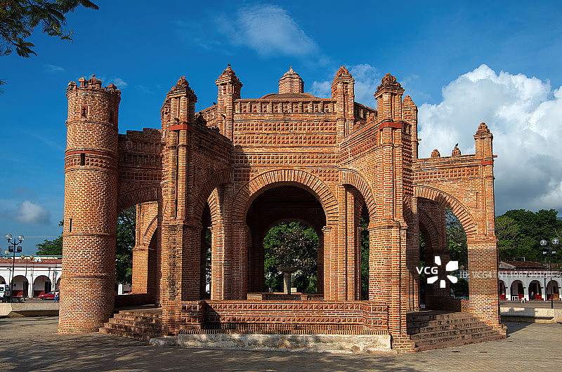 墨西哥恰帕斯州科尔索镇的恰帕德科尔索皇冠喷泉，阿尔比诺科尔索武器广场图片素材