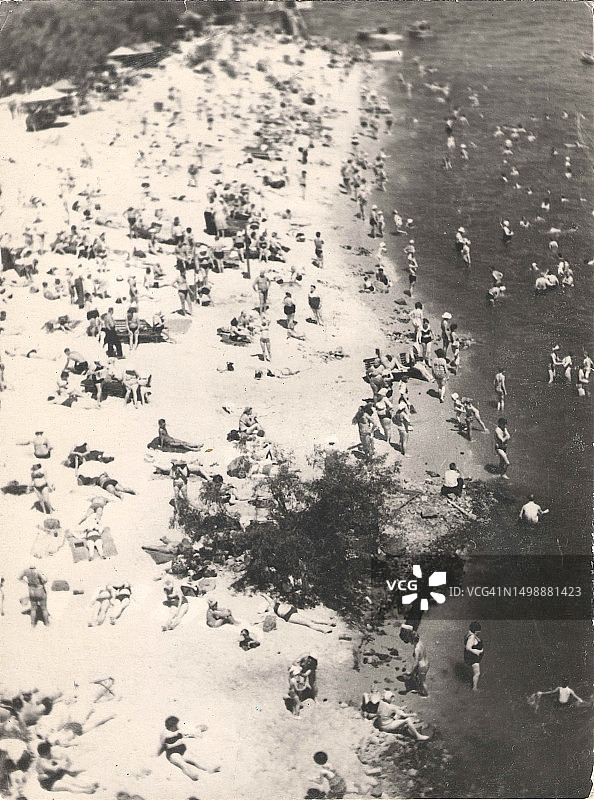 黑白露营沙洲复古照片图片素材