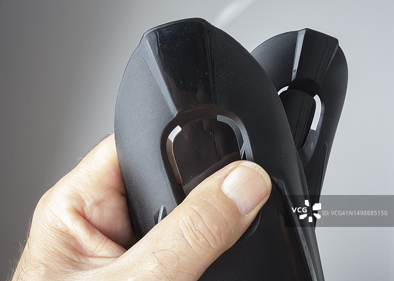 拿着自行车挡泥板图片素材