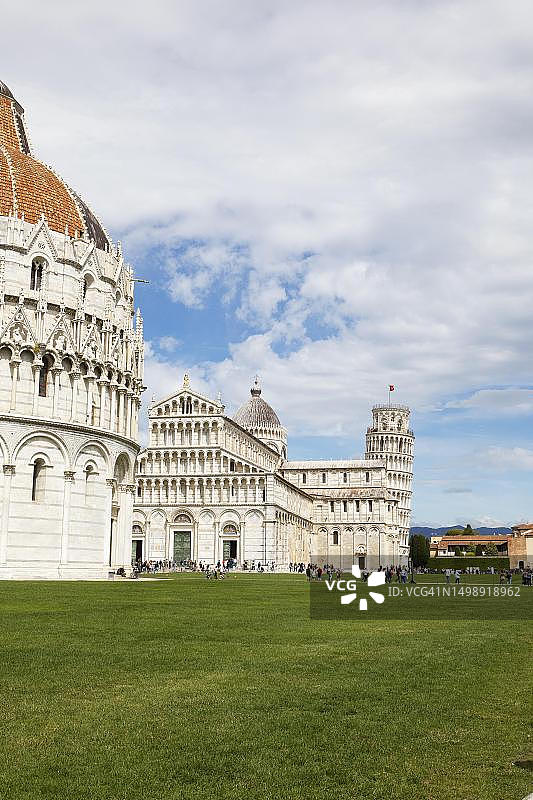 意大利托斯卡纳比萨省比萨的洗礼堂、大教堂和比萨斜塔图片素材