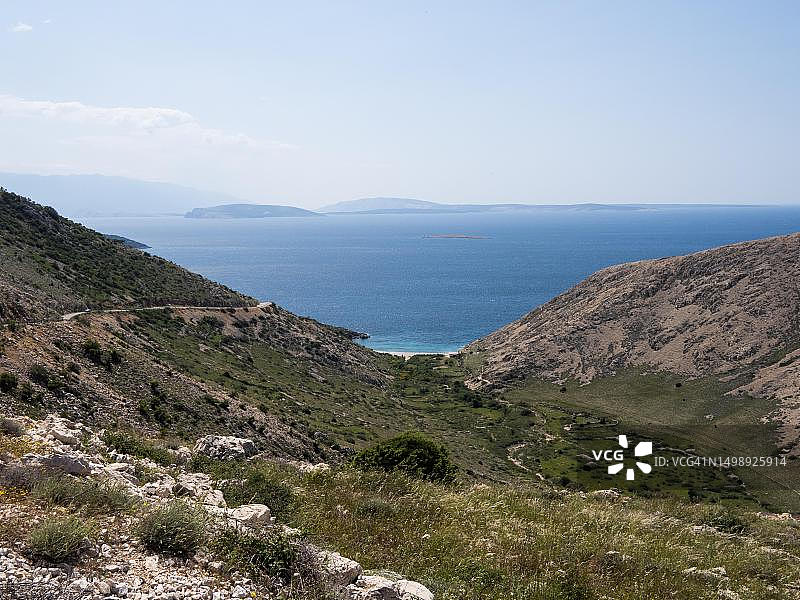 克罗地亚克尔克岛斯塔拉巴斯卡附近的海湾图片素材