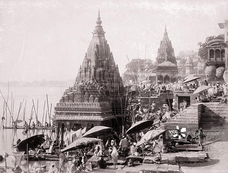 1860年印度贝拿勒斯塔尔希什瓦拉神庙或玛尼卡兰基亚喷泉（历史照片，数字修复 reproduction）图片素材