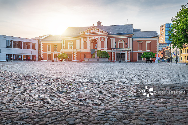 立陶宛克莱佩达剧院广场的日落图片素材