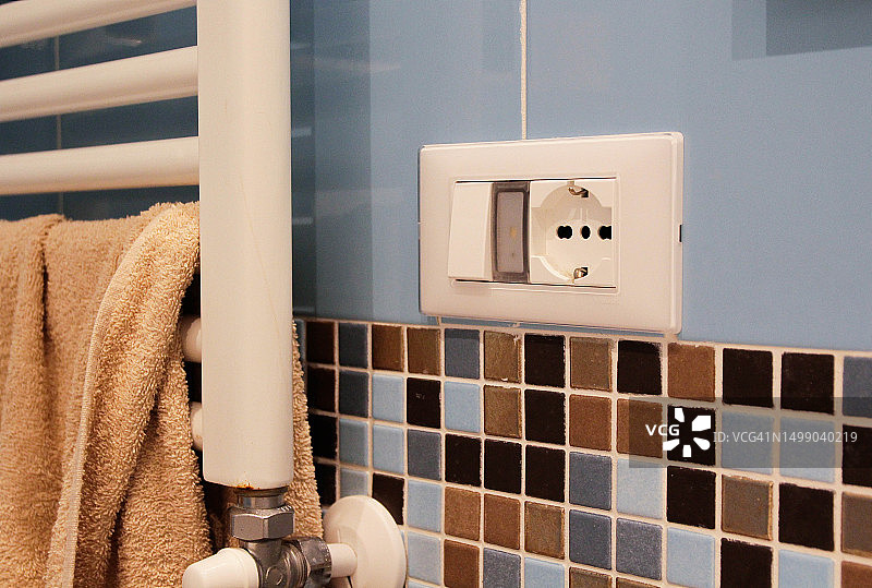 浴室里的电源插座图片素材