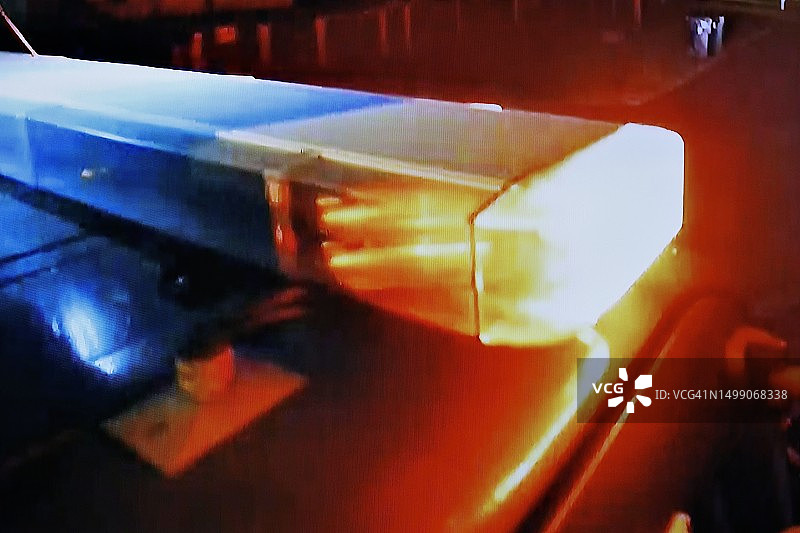 犯罪现场带有明亮LED灯的警车图片素材