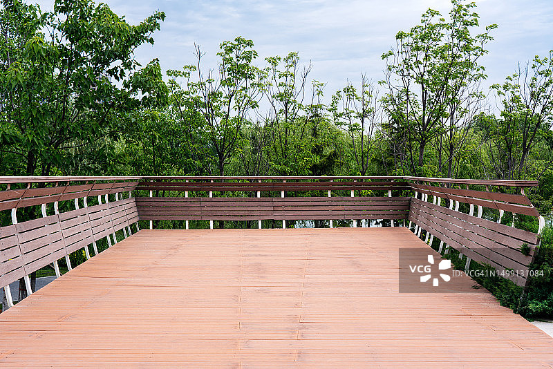 公园里的木板路图片素材