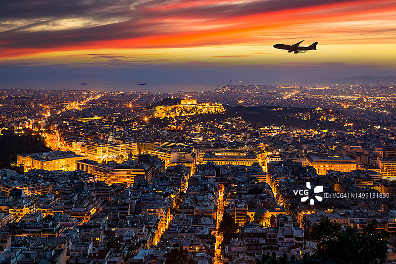 雅典卫城日落时的飞机，希腊图片素材