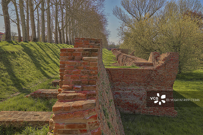 意大利艾米利亚-罗马涅费拉拉文艺复兴时期的城墙一角图片素材