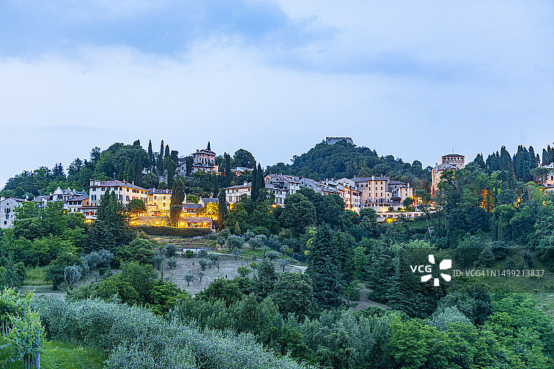 意大利威尼托阿索洛：里科山和中世纪罗卡城堡景观图片素材