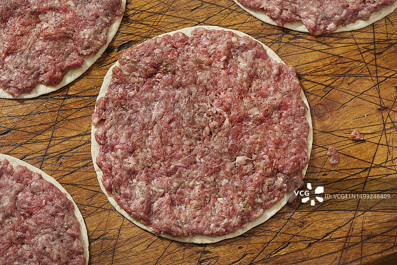 准备网红巨型M汉堡塔可图片素材