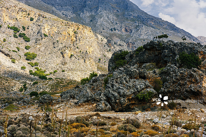 克里特岛南部斯法基亚市的典型山区景观图片素材