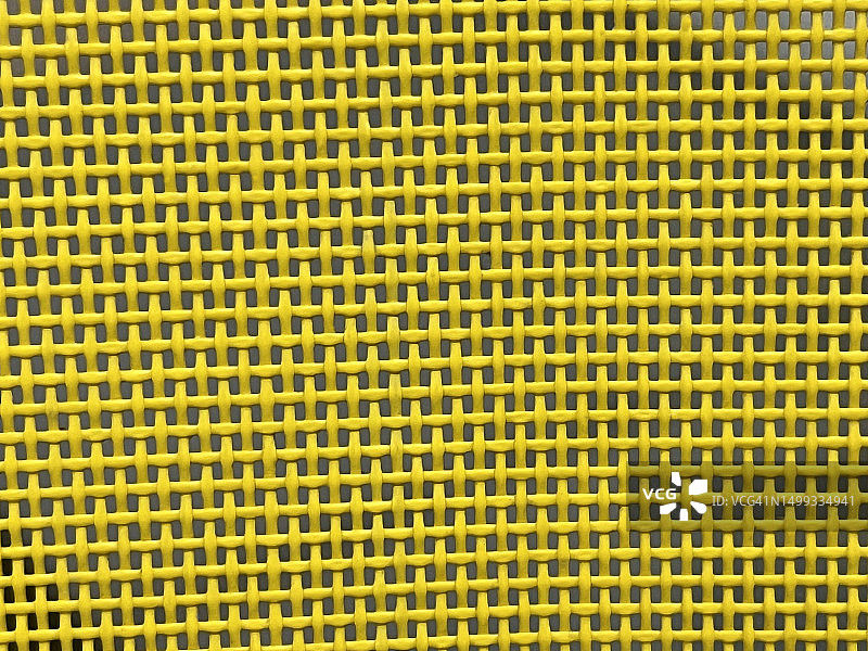 鲜艳的黄色编织状塑料材质，躺椅的一部分图片素材