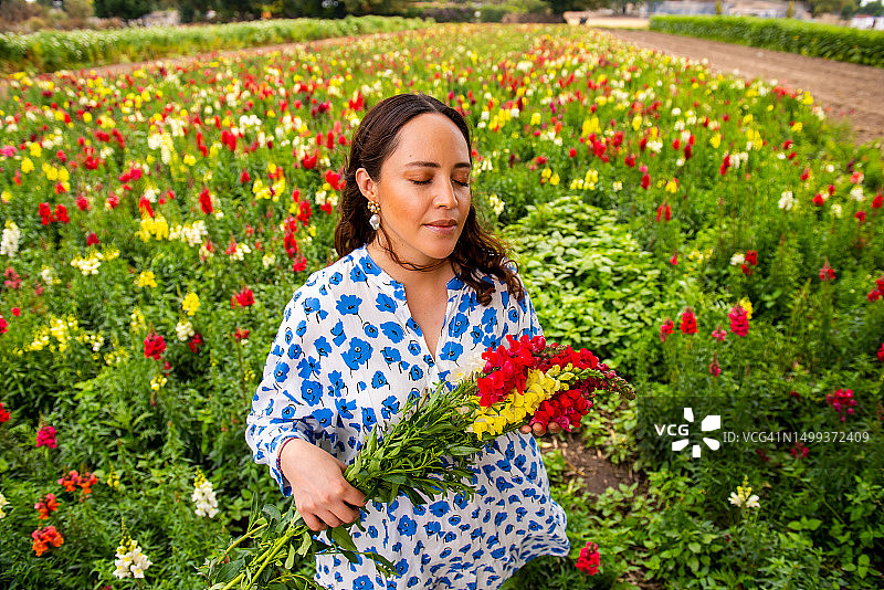 带花的女人图片素材