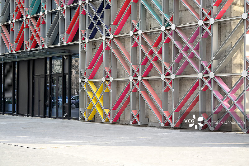 购物中心旁的空地图片素材