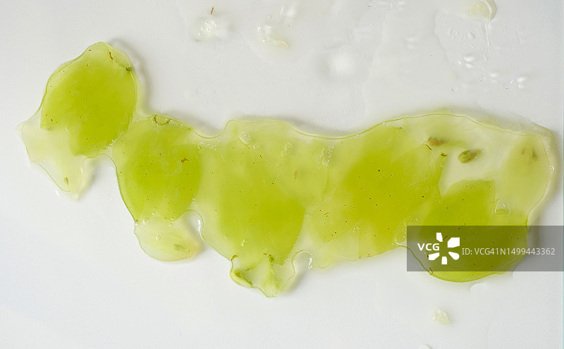 压碎的绿色葡萄图片素材