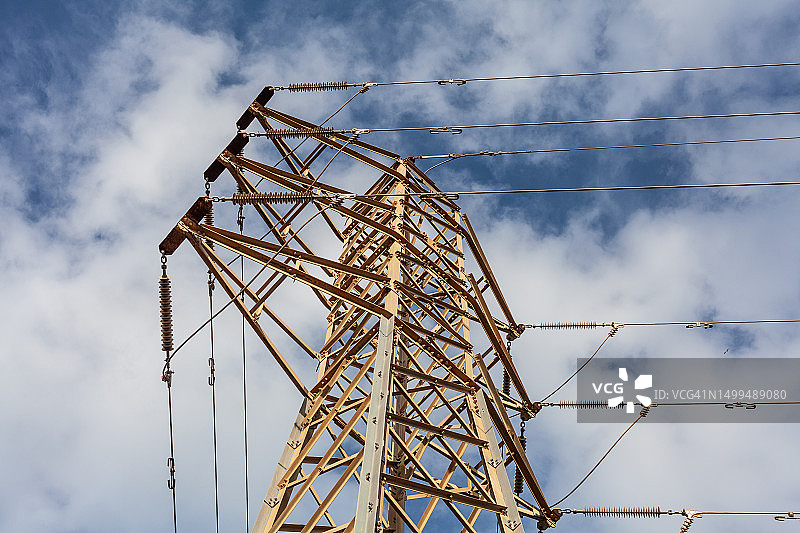 背景为壮丽天空的高压输电塔图片素材