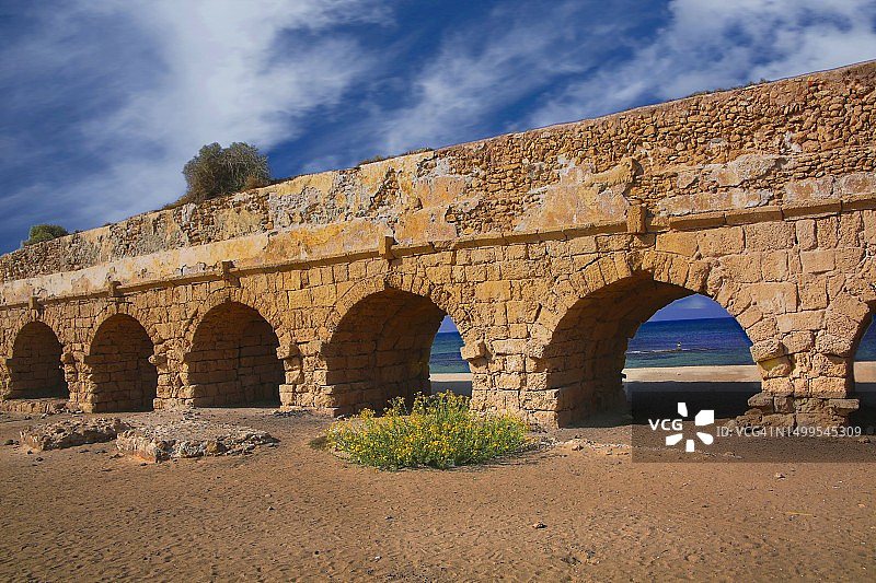 凯撒利亚海滨的哈德良水道图片素材