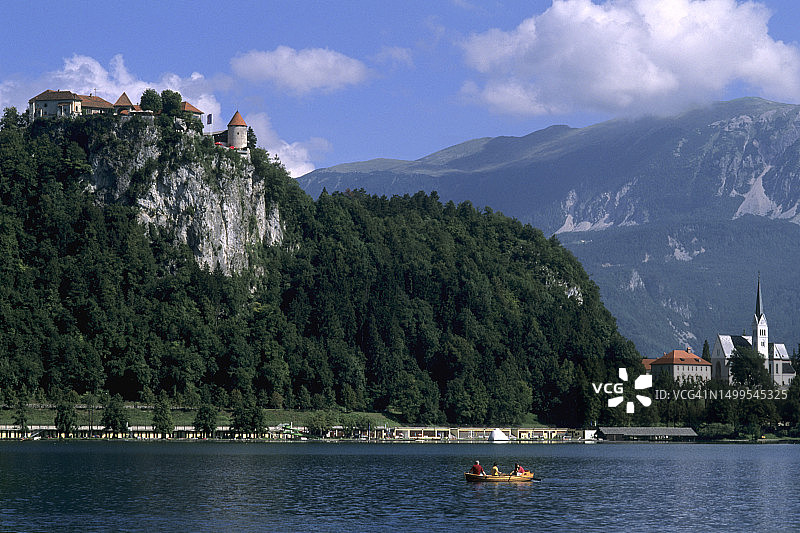 斯洛文尼亚布莱德湖度假小镇的著名城堡图片素材