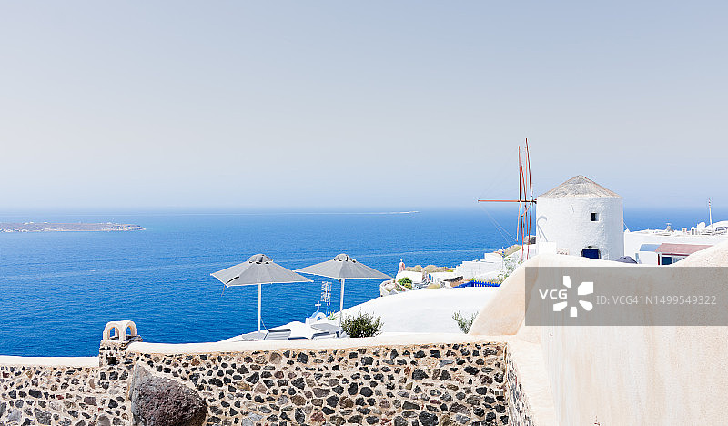 圣托里尼岛Oia村白色房屋全景（爱琴海）图片素材