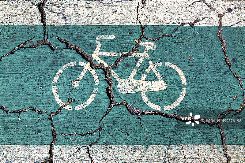 沥青路面上的自行车道标志图片素材