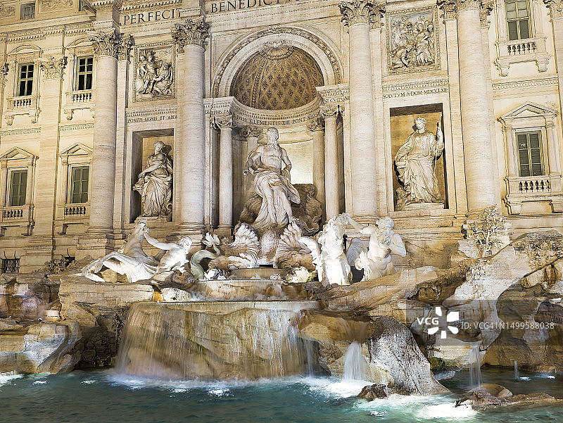 夜幕下的特莱维喷泉图片素材