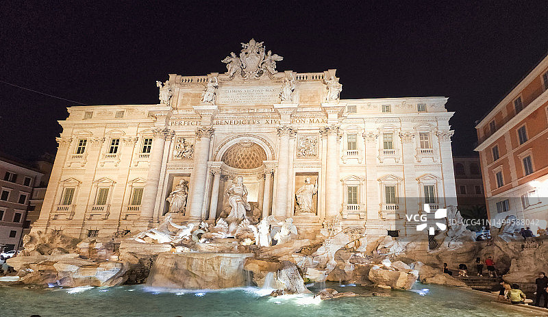 夜幕下的特莱维喷泉图片素材