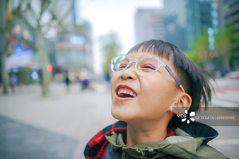 快乐的孩子图片素材