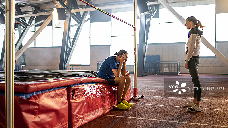 体育馆内的运动员图片素材
