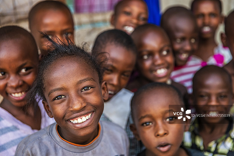 一群快乐的非洲儿童，内罗毕孤儿院，东非图片素材