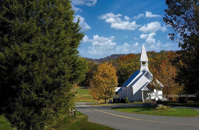 秋色中的白教堂图片素材