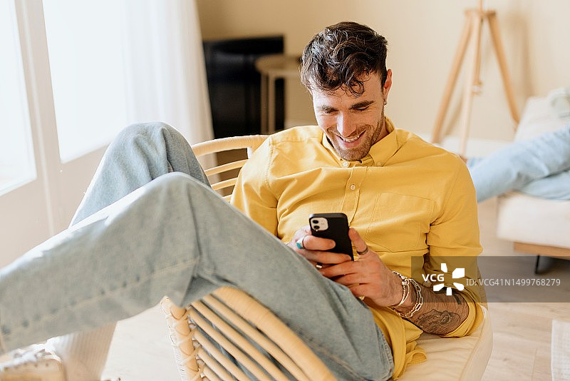 男子上网肖像照图片素材