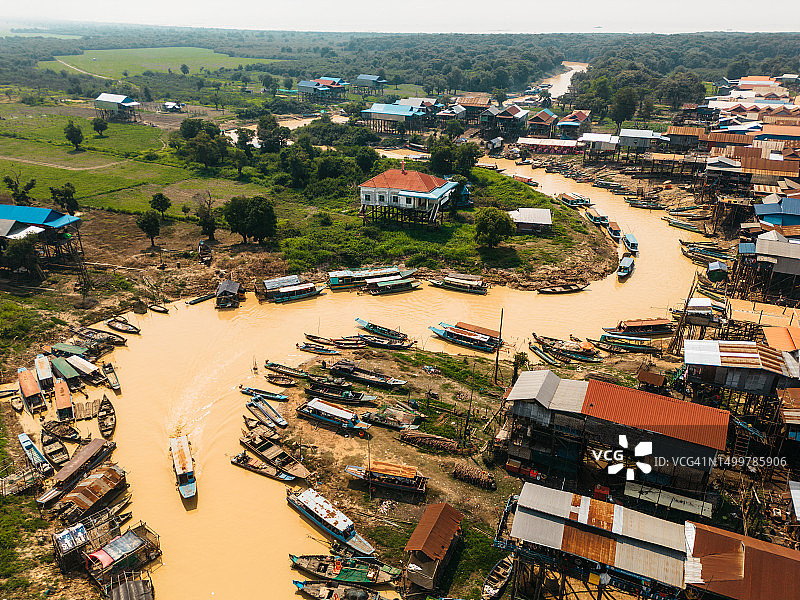 柬埔寨暹粒省空邦鲁水上村庄风光图片素材